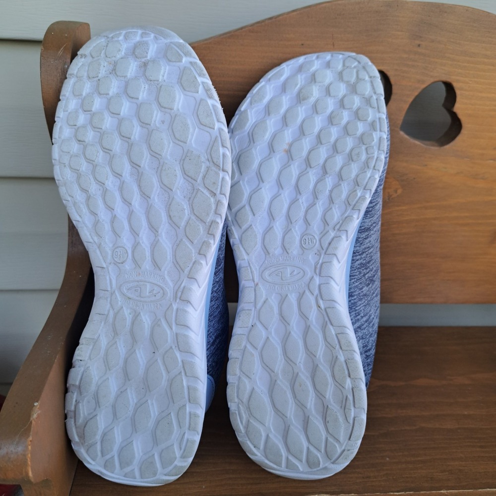 Athletic Works Women's Blue Odor Control Slip-On Shoes, Size 9.5 W - Picture 4 of 7